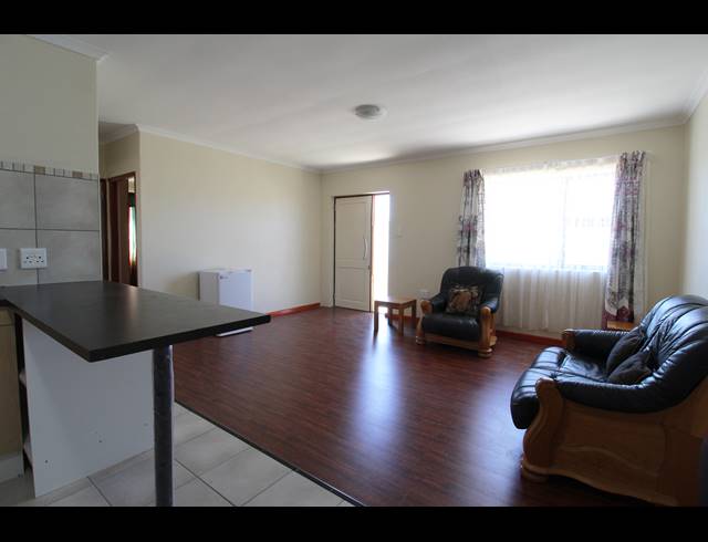 2 BEDROOM APARTMENT TO LET IN KLEINMOND CENTRAL